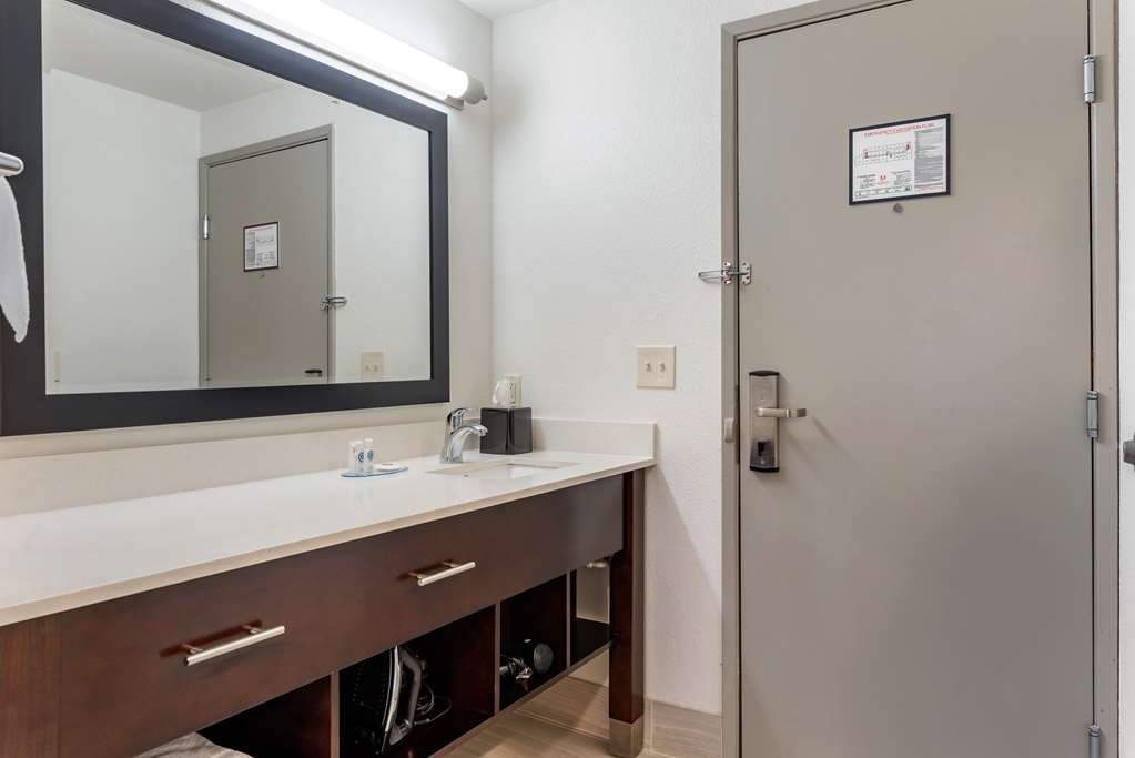 Comfort Inn & Suites Tigard near Washington Square - photo 26