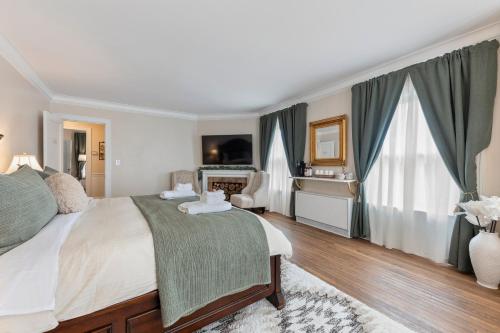 Beautiful Condo King Bed Free Waffle Breakfast — Geneva — photo 3