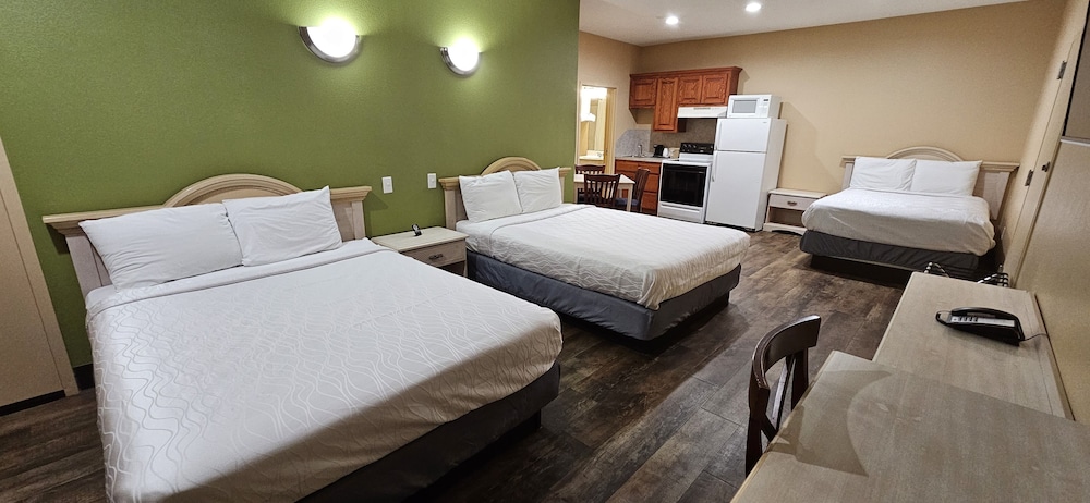 Weston Inn & Suites - photo 22