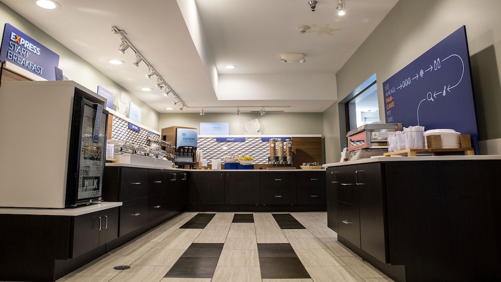 Holiday Inn Express Columbus Dublin by IHG - photo 38
