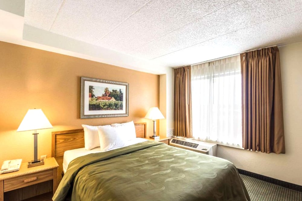 Norwood Inn & Suites Milwaukee - photo 5