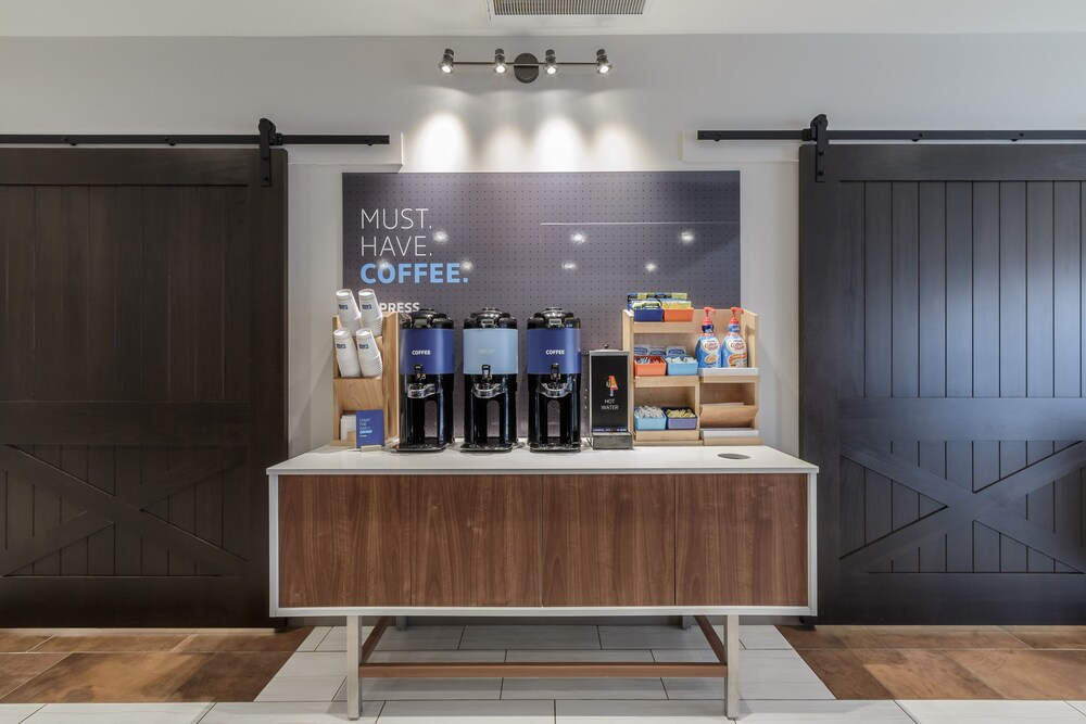 Holiday Inn Express & Suites South Bend Casino by IHG - photo 17