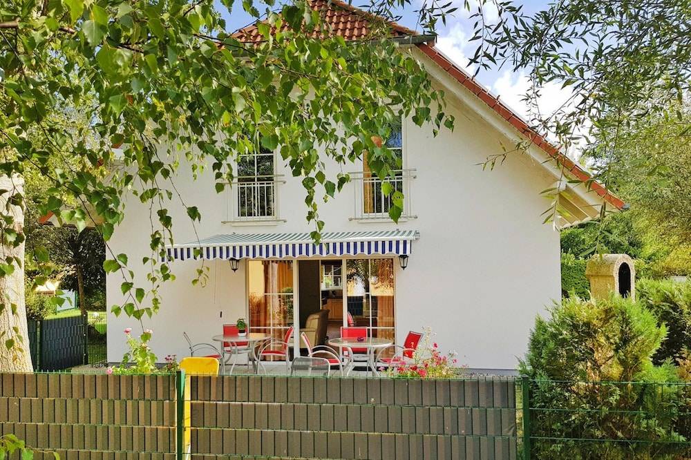 Resort in Verchen by Lake Kummerow Beach