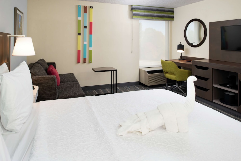 Hampton Inn Greensboro Airport - photo 13