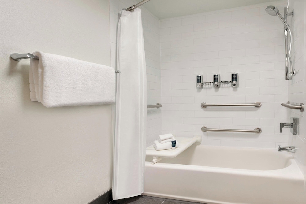 Four Points by Sheraton Raleigh Arena - photo 21