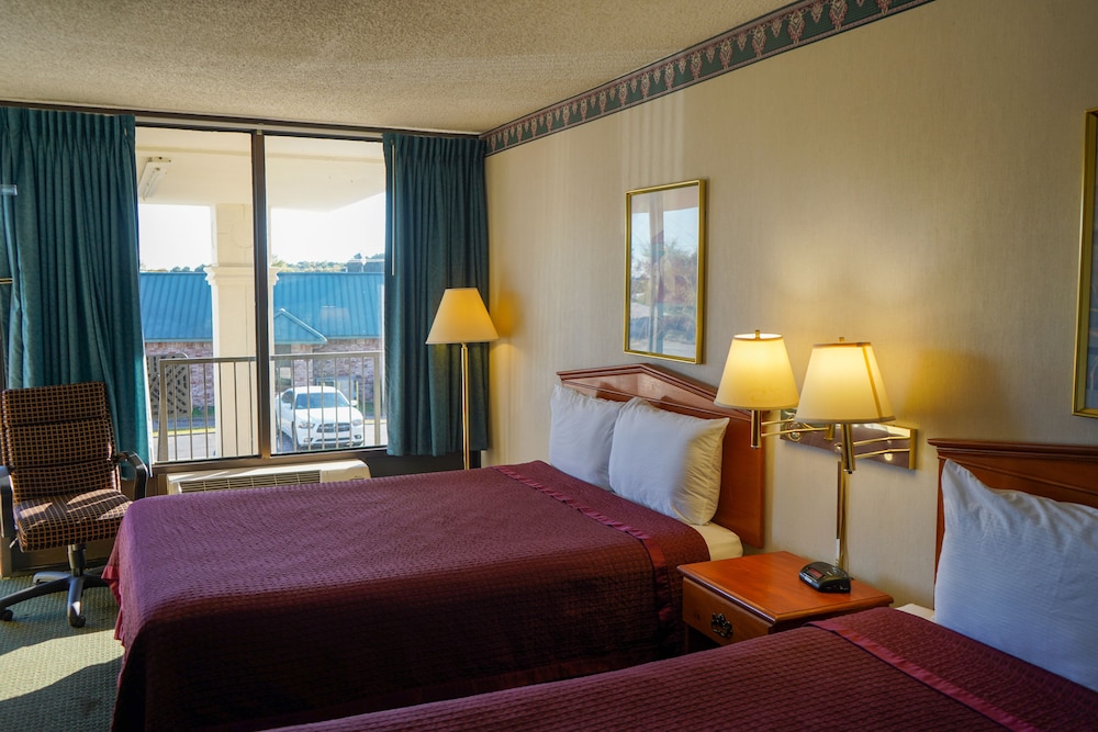Sunset Inn Clarksville - photo 22
