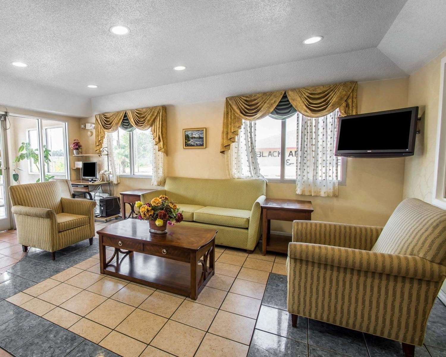 Red Roof Inn Evergreen - photo 11