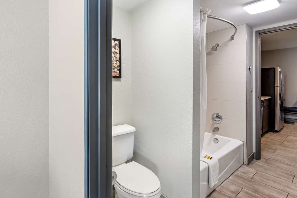 Best Western Plus Bourbonnais Hotel & Suites - photo 25