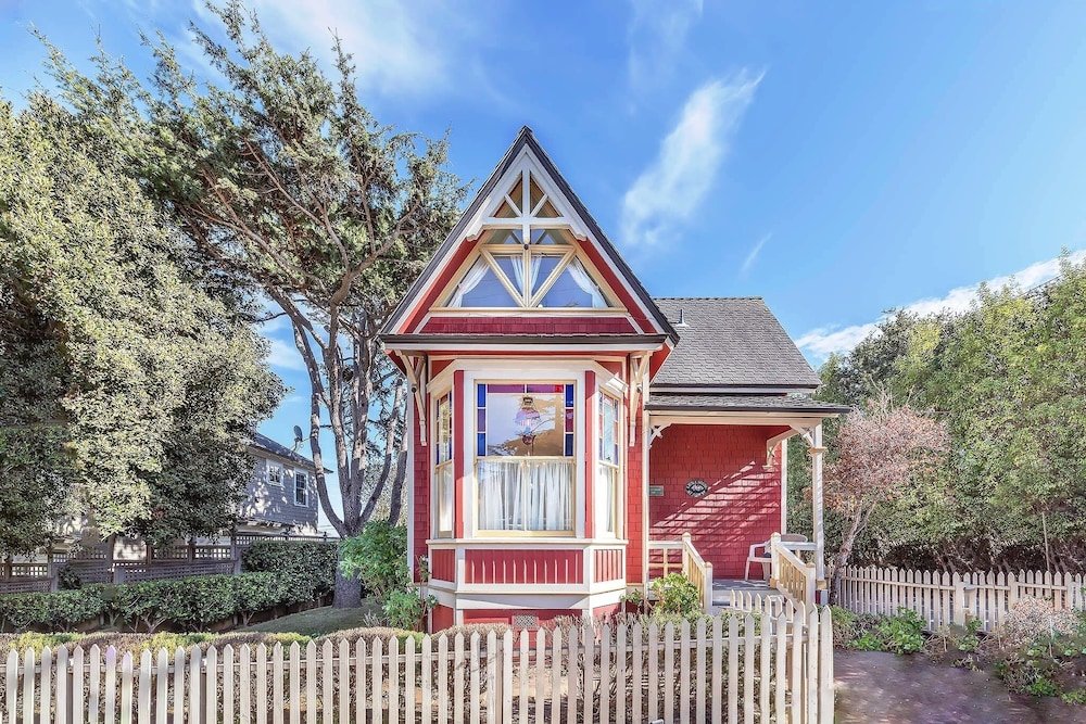 3812 Little House home — 4-Star Luxury Hotel in Pacific Grove, United States