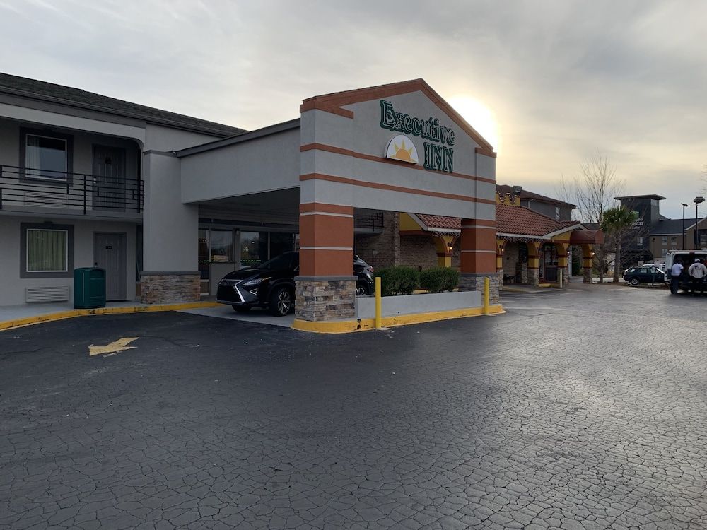 Executive Inn Locust Grove - photo 4