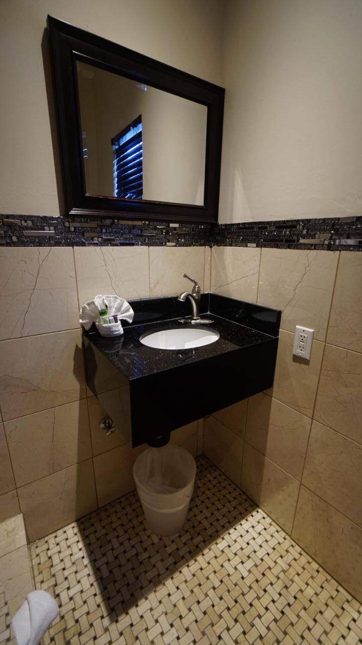 Trylon Hotel Hollywood - photo 23