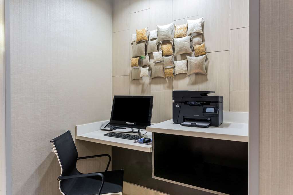 La Quinta Inn & Suites by Wyndham Odessa N. Sienna Tower - photo 38