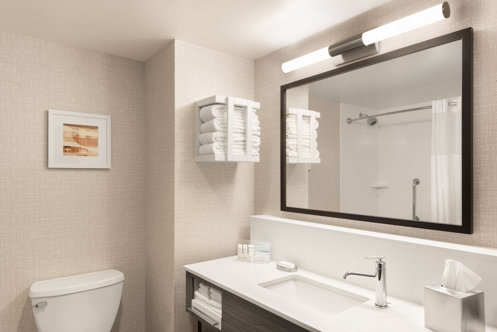 Hampton Inn & Suites St. Charles Old Town Area - photo 9