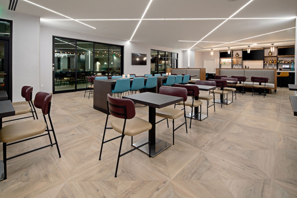 SpringHill Suites by Marriott Valencia - photo 26