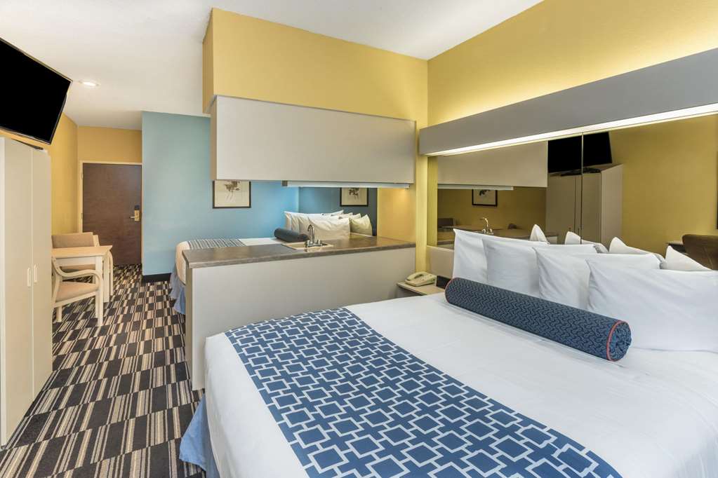 Microtel Inn & Suites by Wyndham Stockbridge Atlanta I 75 - photo 22