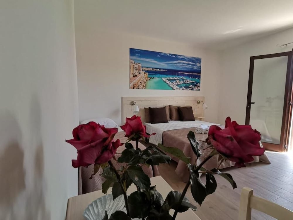 Paluna — carbon neutral stay, Otranto