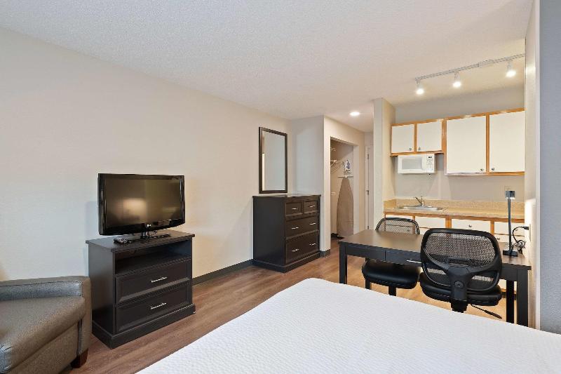 Extended Stay America Charlotte University Place E. McCullough Dr. - photo 11