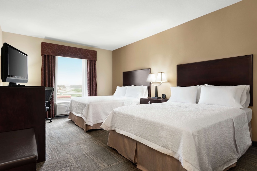 Hampton Inn & Suites Brunswick - photo 7