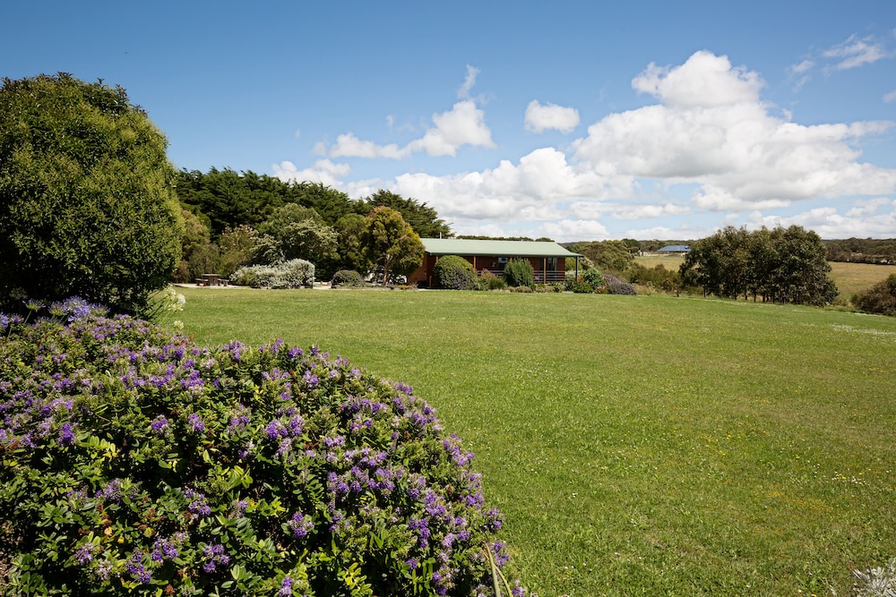 Buln Buln Cabins — 4-Star Luxury Hotel in North Wonthaggi, Australia