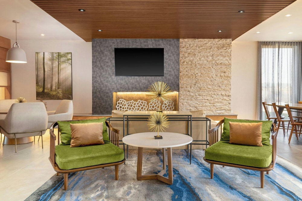 Fairfield by Marriott Inn & Suites Kansas City at The Legends - photo 2