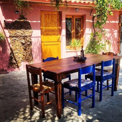 Giardino Vakantiehuis Tussen de Olijvenbomen — 4-Star Luxury Hotel in Donori, Italy