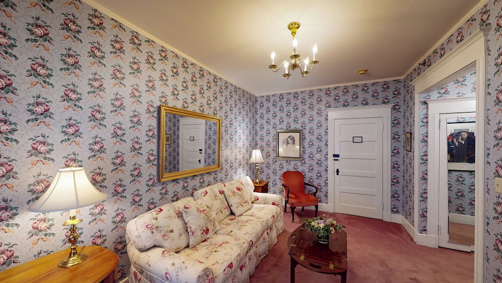 The Red Lion Inn - photo 47