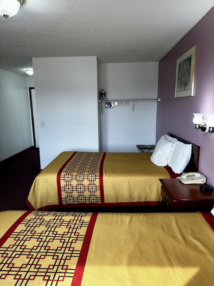 Attica Inn - photo 10