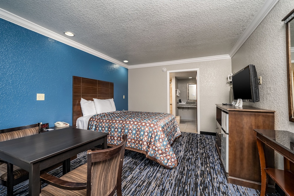 GatorTown Inn - photo 5
