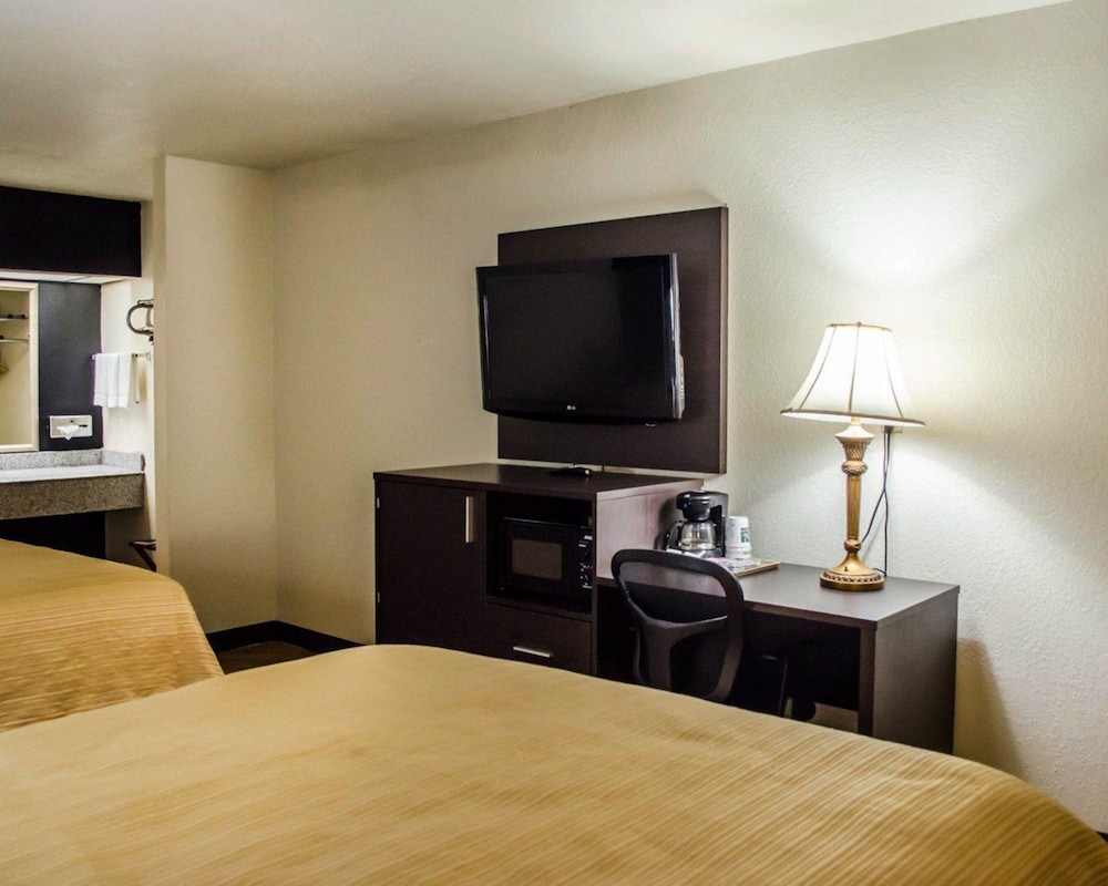 Days Inn by Wyndham Eglin AFB - photo 12