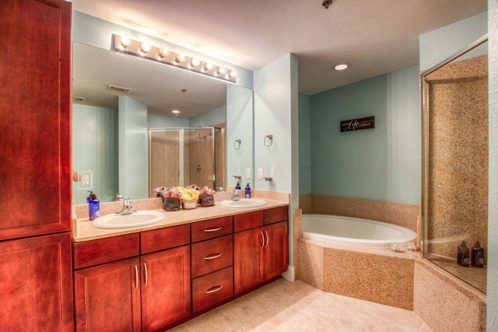 Laketown Wharf Resort by Aneliya's Rentals - photo 714