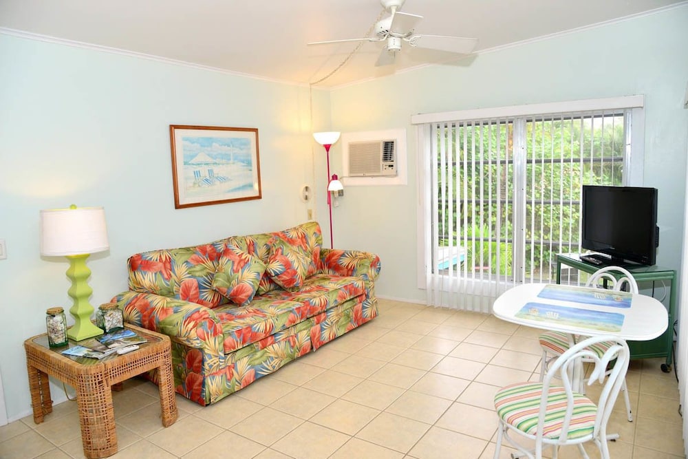 The Palmview and Sandpiper Inns - photo 43