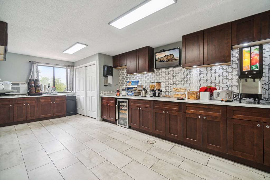 Super 8 by Wyndham Kenosha Pleasant Prairie - photo 22