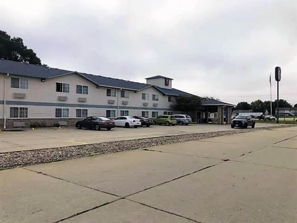 Regency Inn Geneseo IL I 80 - photo 20