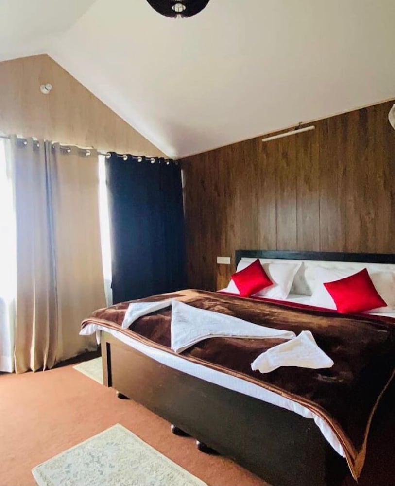 Navira Hills Cottages Kanatal in Tehri, India