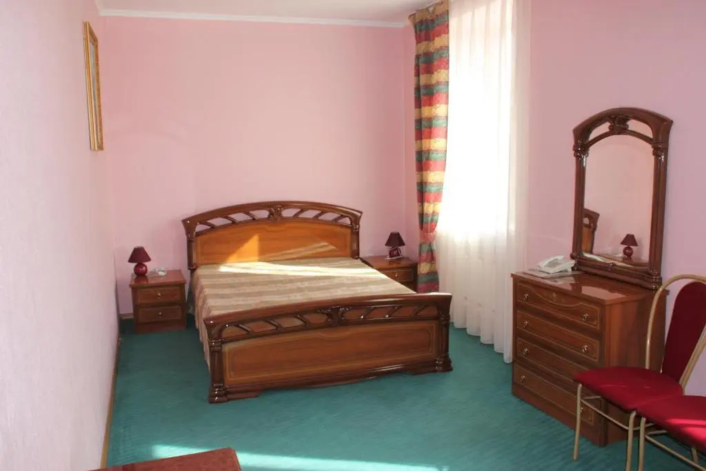 Zarya Hotel — hotel in Prokop'yevsk