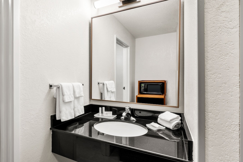 Fairfield Inn & Suites by Marriott San Antonio Market Square - photo 13