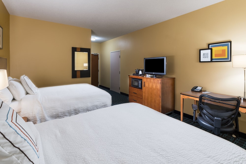 Fairfield Inn & Suites by Marriott St Petersburg Clearwater - photo 4