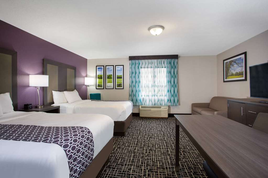 La Quinta Inn & Suites by Wyndham Roanoke Salem - photo 13