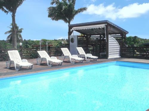 Maison charmante à Sainte Anne avec piscine partagée — 4-Star Luxury Hotel in Sainte-Anne, Guadeloupe