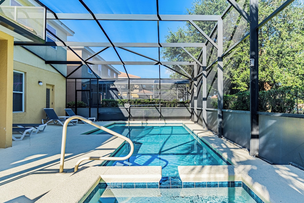 5Br Davenport Home W Pool & Private Hot Tub — 4-Star Luxury Hotel in Davenport, United States