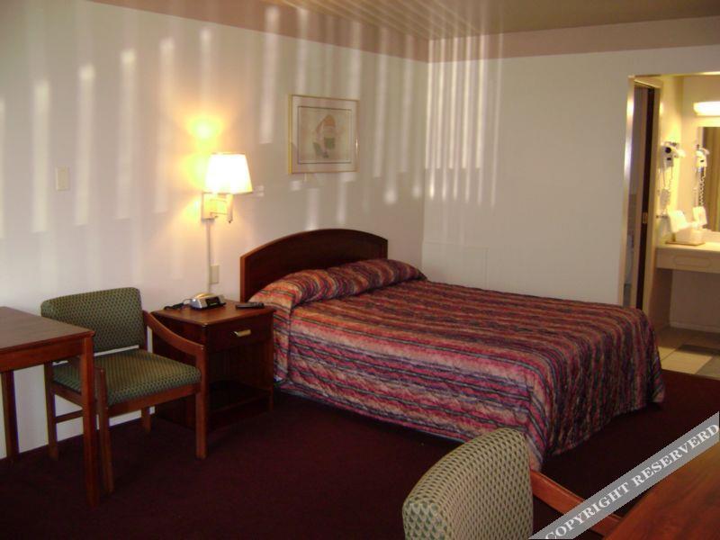 Tiffin Motel - photo 21