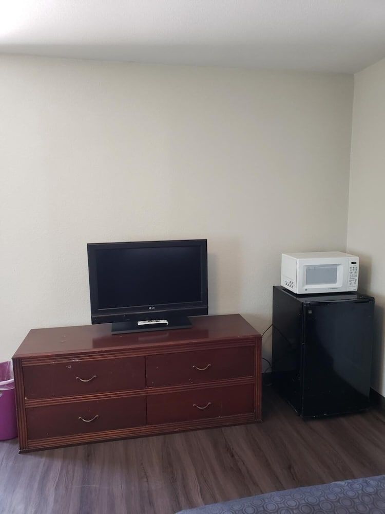 Classic Inn & Suites - photo 5