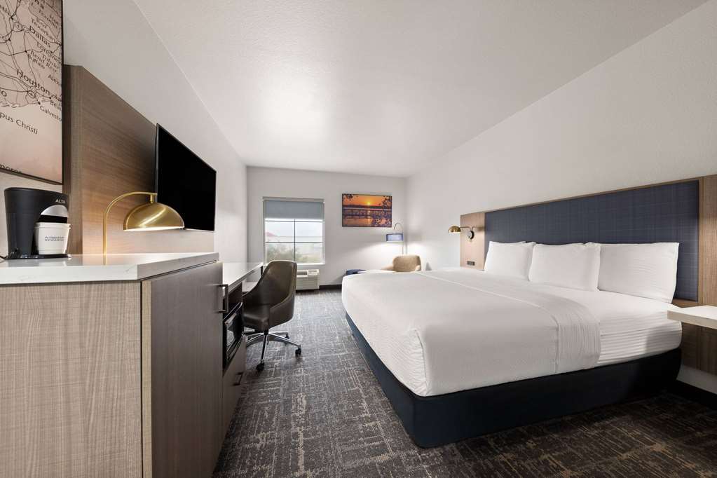 La Quinta Inn & Suites by Wyndham Ft. Worth Forest Hill TX - photo 15