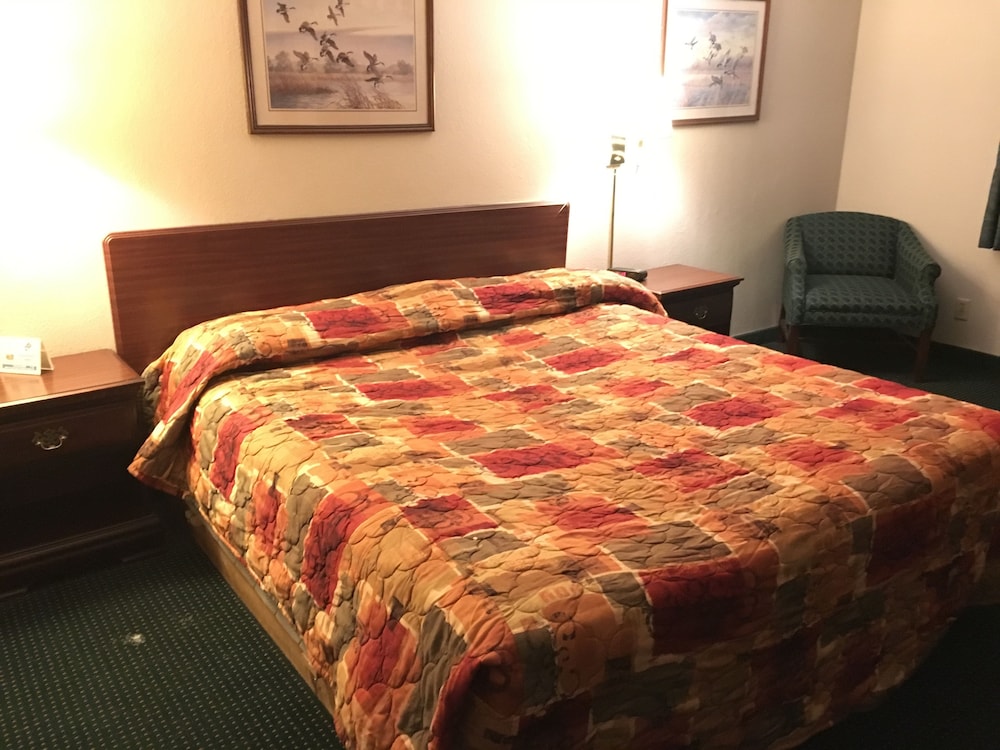 Rapids Inn and Suites - photo 25