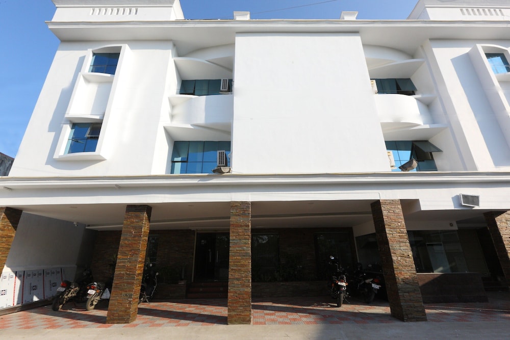 Oyo 12251 Half Moon - last minute hotel in Chennai