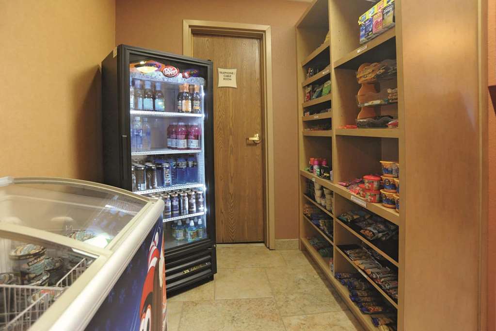 La Quinta Inn & Suites by Wyndham Springfield South - photo 44