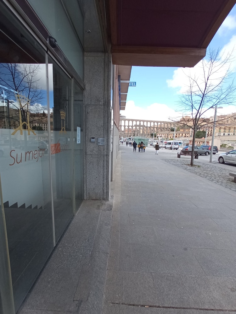 Hotel Ele Acueducto — Segovia