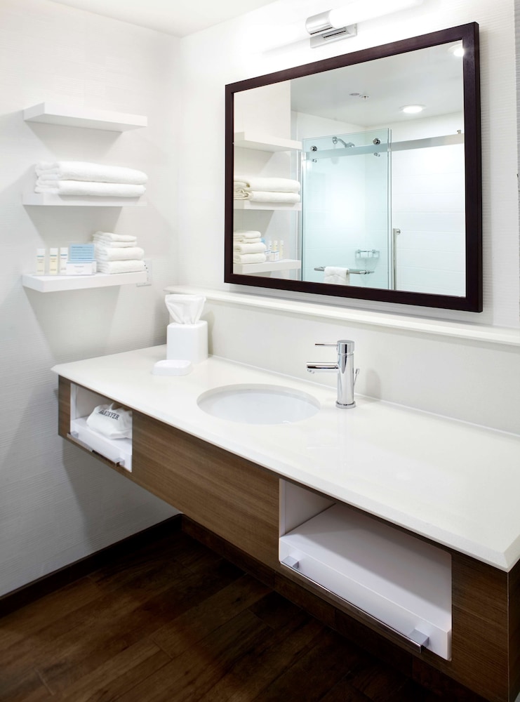 Hampton Inn & Suites Pittsburgh Airport South Settlers Ridge - photo 22