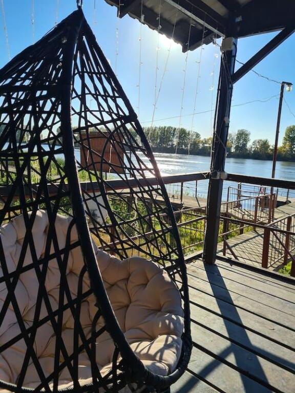 Nadezhda - carbon neutral hotel in Unknown City