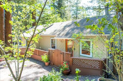 Summit Sanctuary Redwoods Fire Table BBQ Grill Fast WiFi Dog Friendly - photo 17
